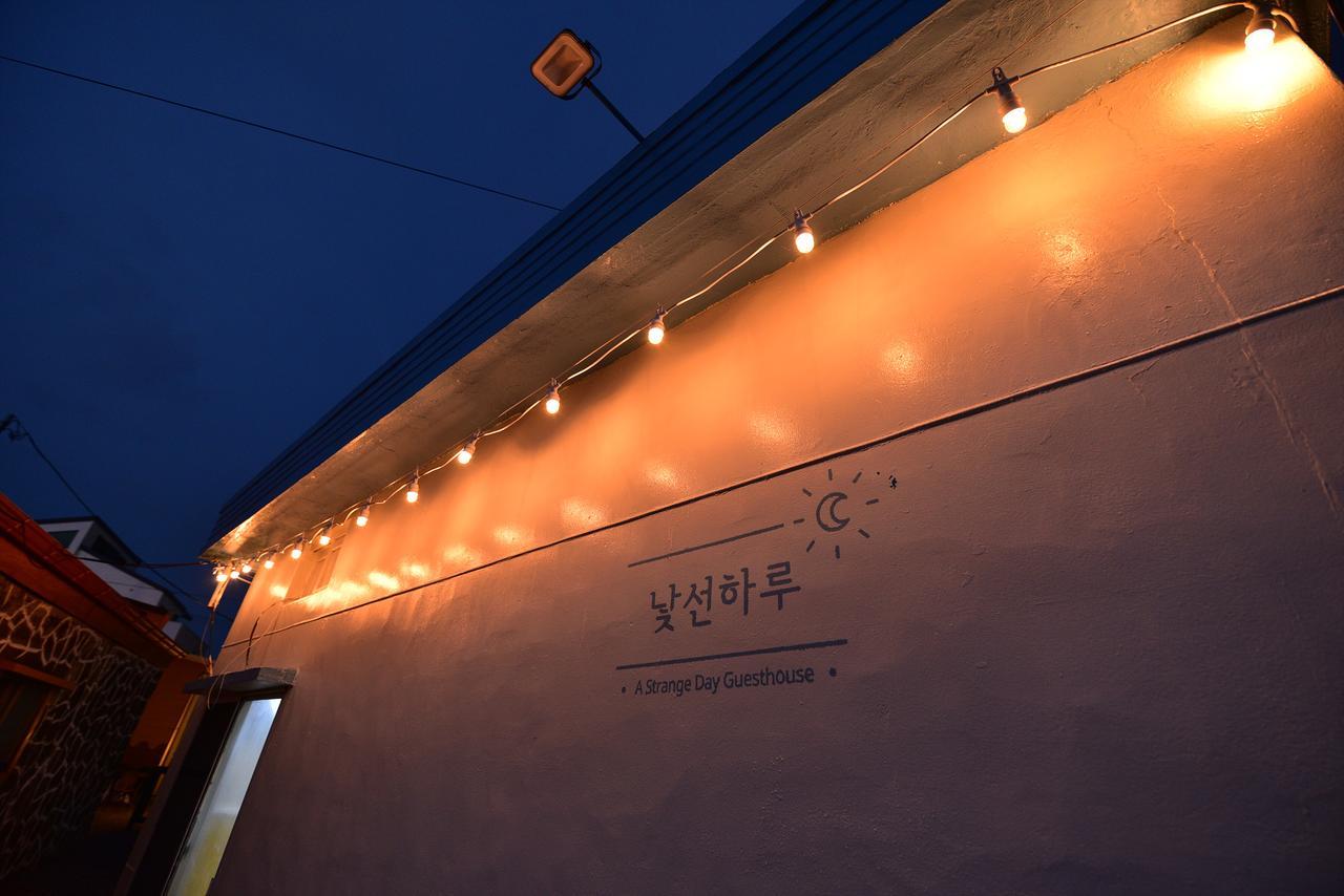 Hotel A Strange Day Seogwipo Exterior foto