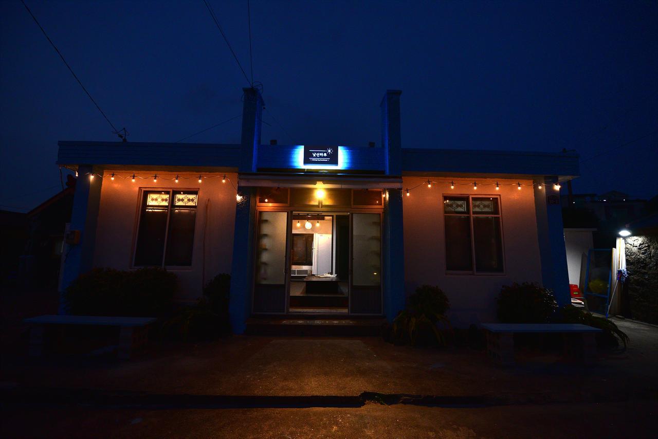 Hotel A Strange Day Seogwipo Exterior foto