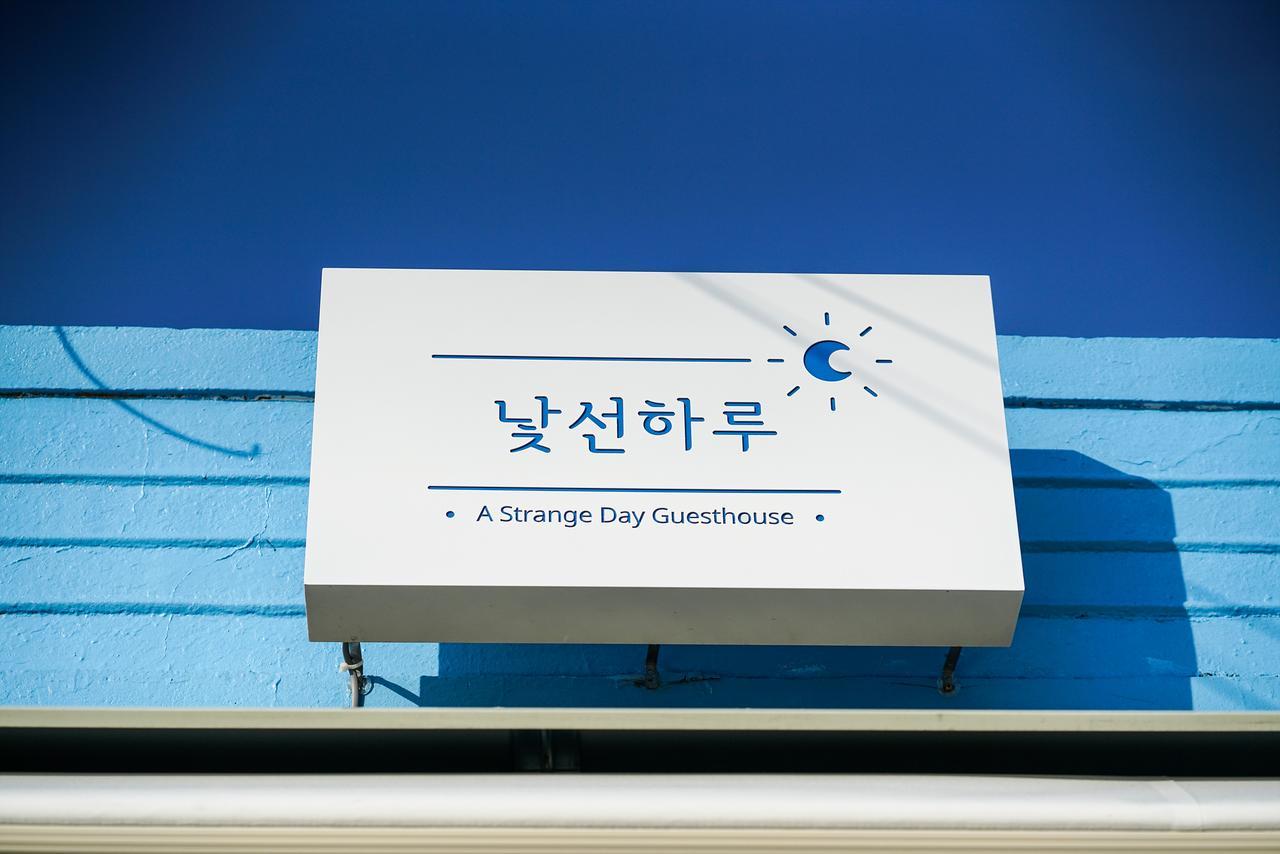 Hotel A Strange Day Seogwipo Exterior foto